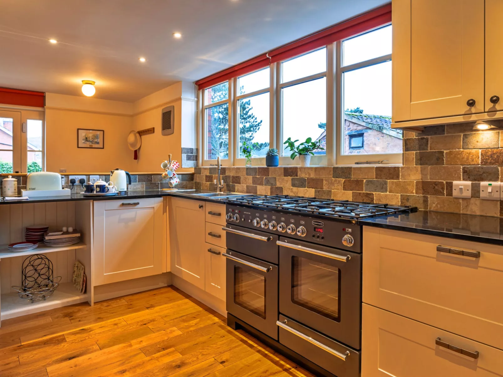 Lower School Cottages-Binnen