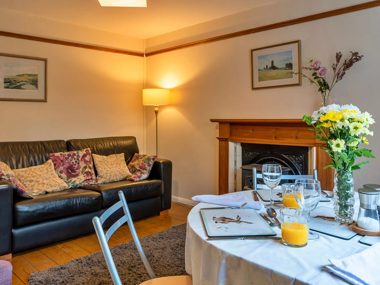 Glebe Cottage-Binnen