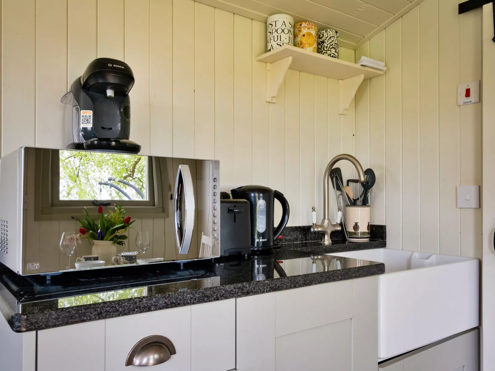 Hay and Hedgerow Glamping-Binnen