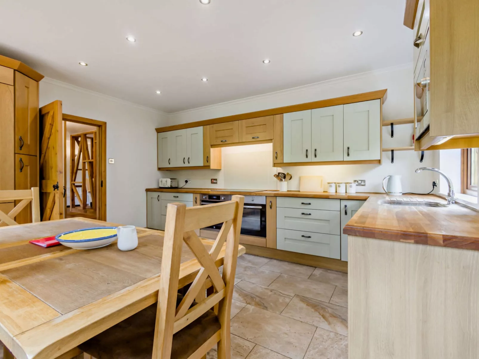 The House at No. 47-Binnen