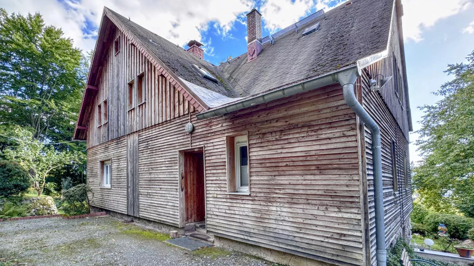 Forsthaus Heinrichsbach-Buitenkant zomer