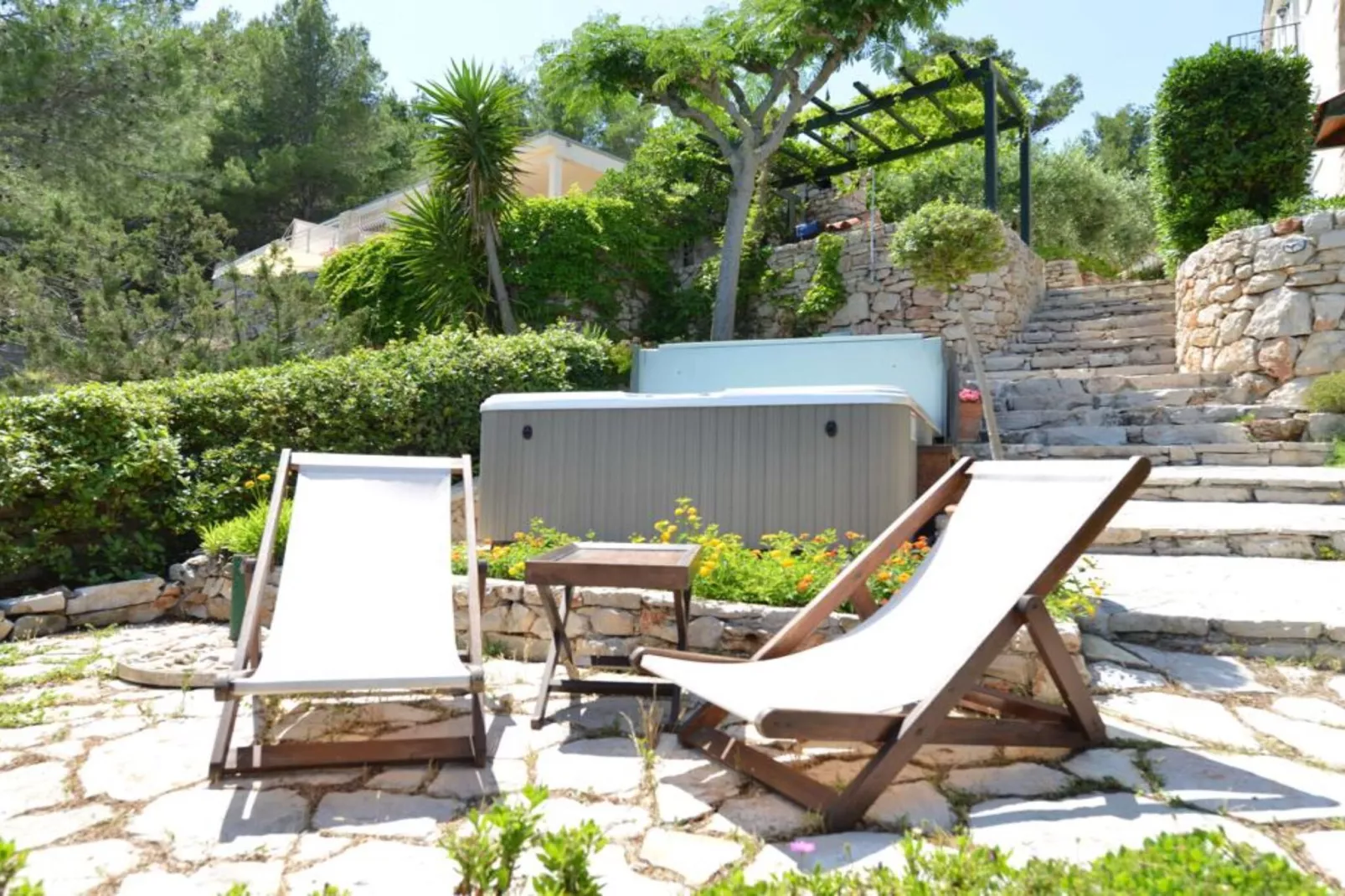 One-Bedroom Apartment (Lovor)-Buitenlucht