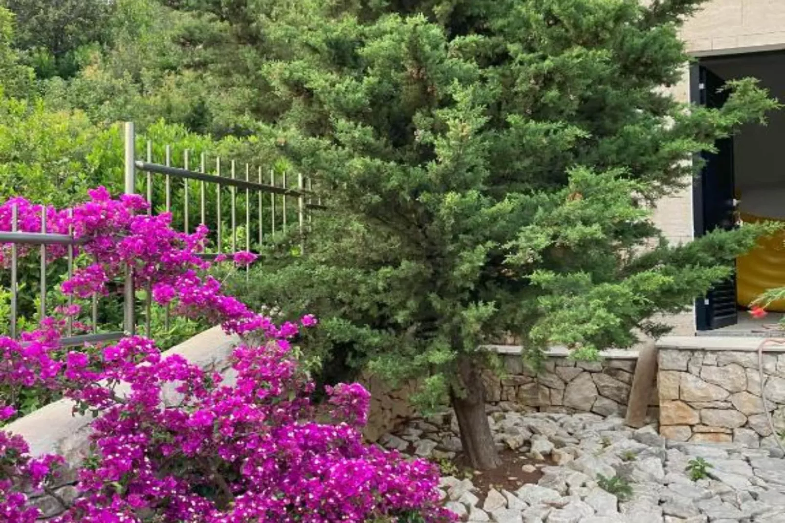 Beachfront Luxury Villa with Private Pool and Stunning Sea Views-Buitenlucht