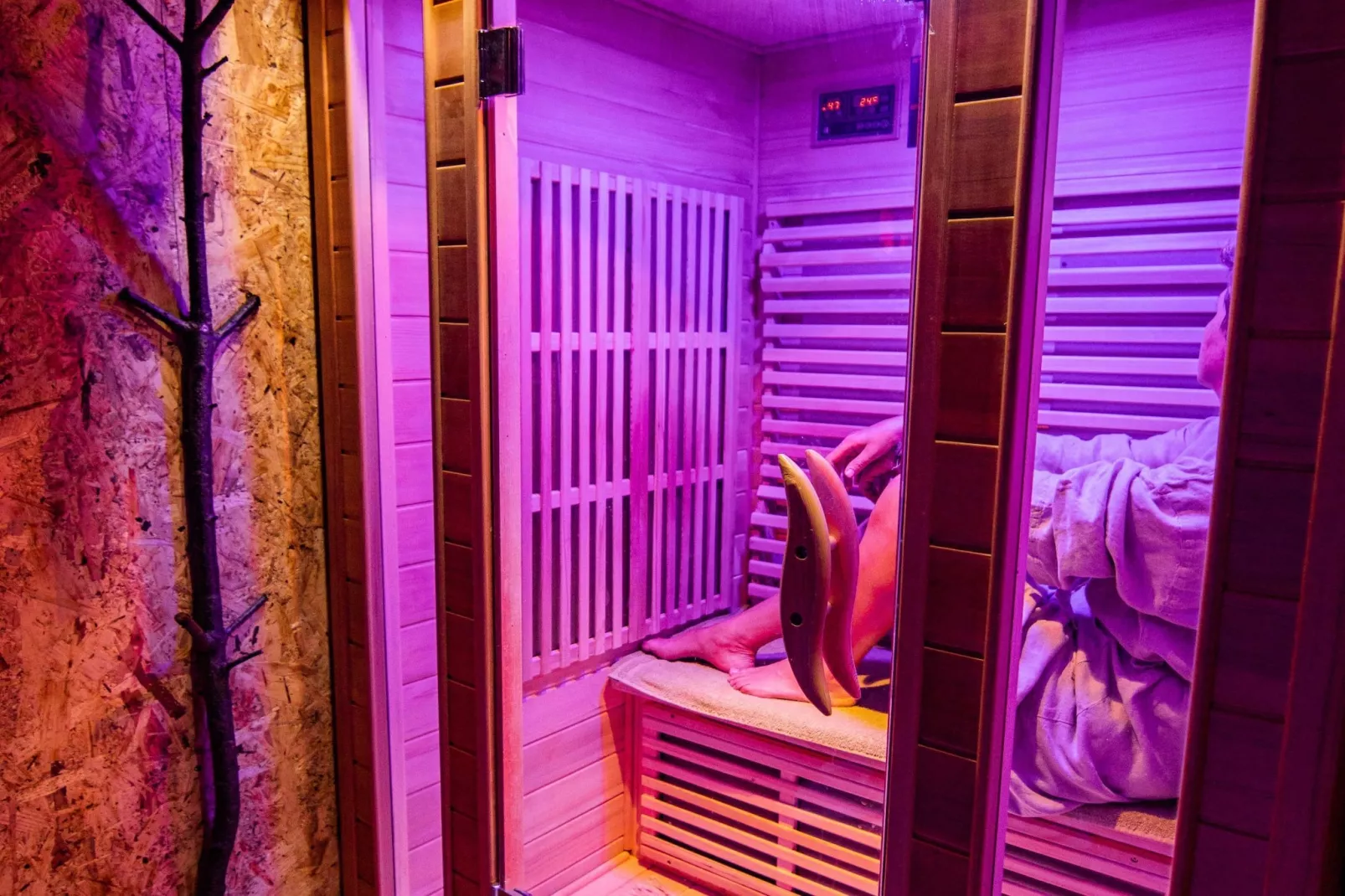 Rustic Refuge Glamping with Hot-Tub and Sauna - Two Bedroom Apartment with Terrace-Sauna