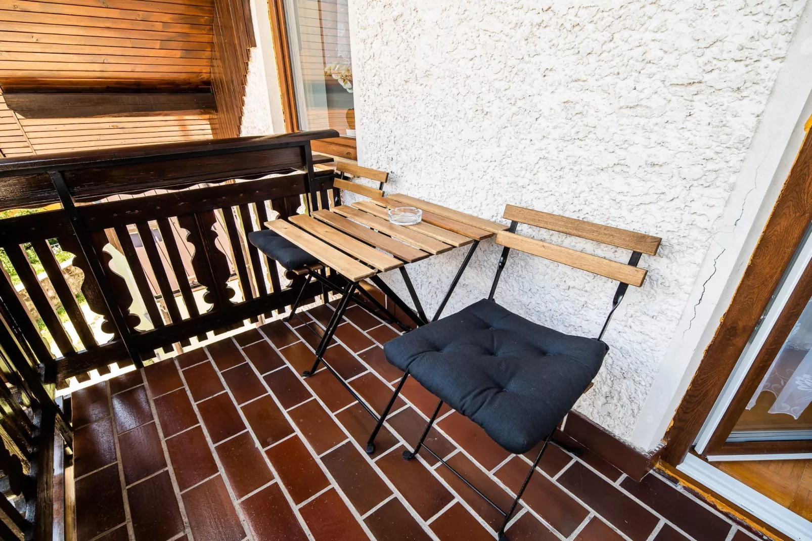 Mountain View Haven Apartments - One Bedroom Apartment  with Balcony-Terrasbalkon