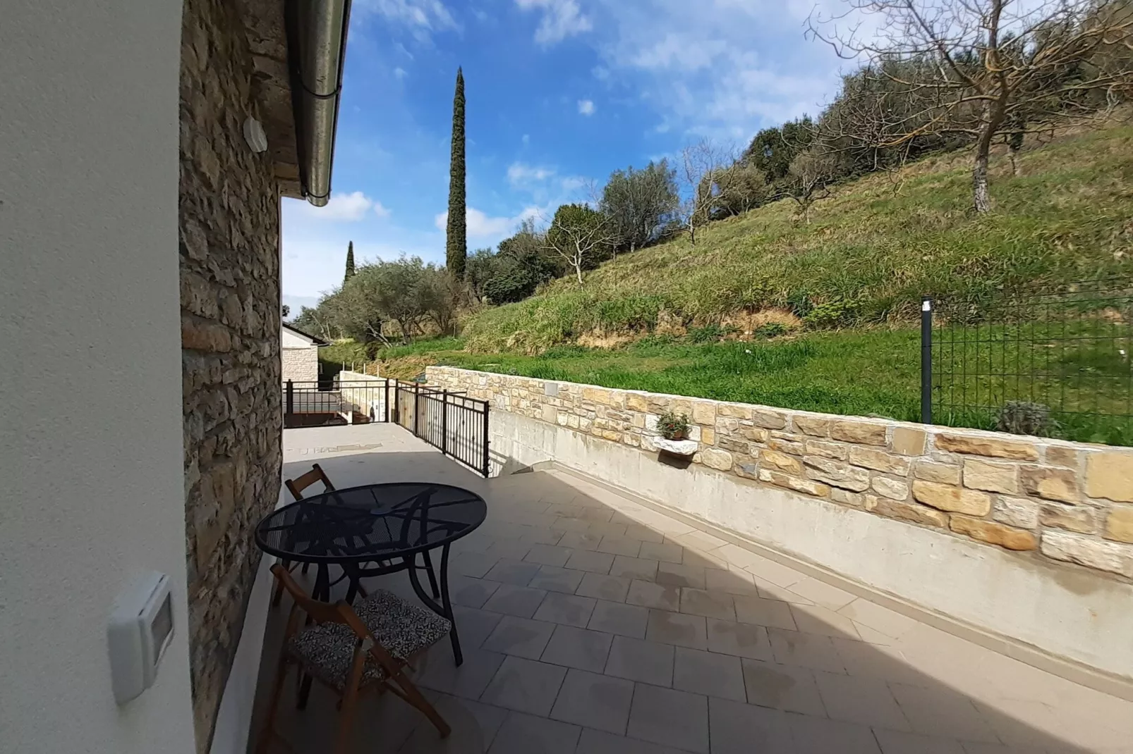 Secluded Authentic Apartment with Terrace - Studio Apartment with Terrace-Buitenlucht