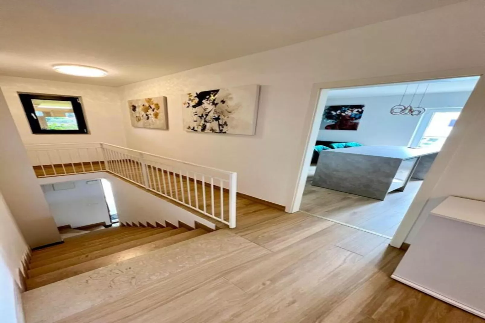 Four-Bedroom Apartment With Sea View-Binnen