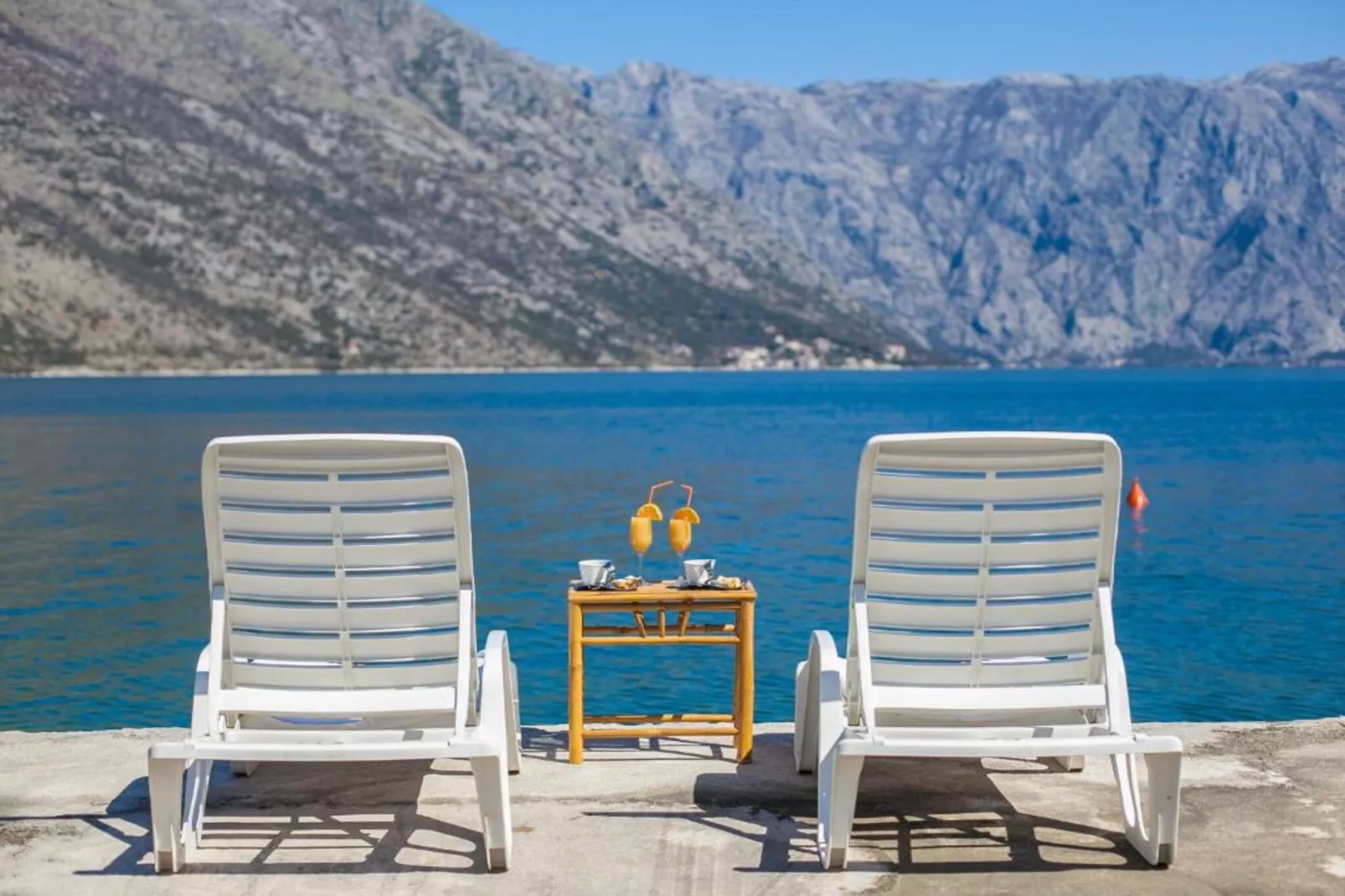Charming Seaside Escape in Kotor - One Bedroom Apartment with Sea View 1-Buitenlucht