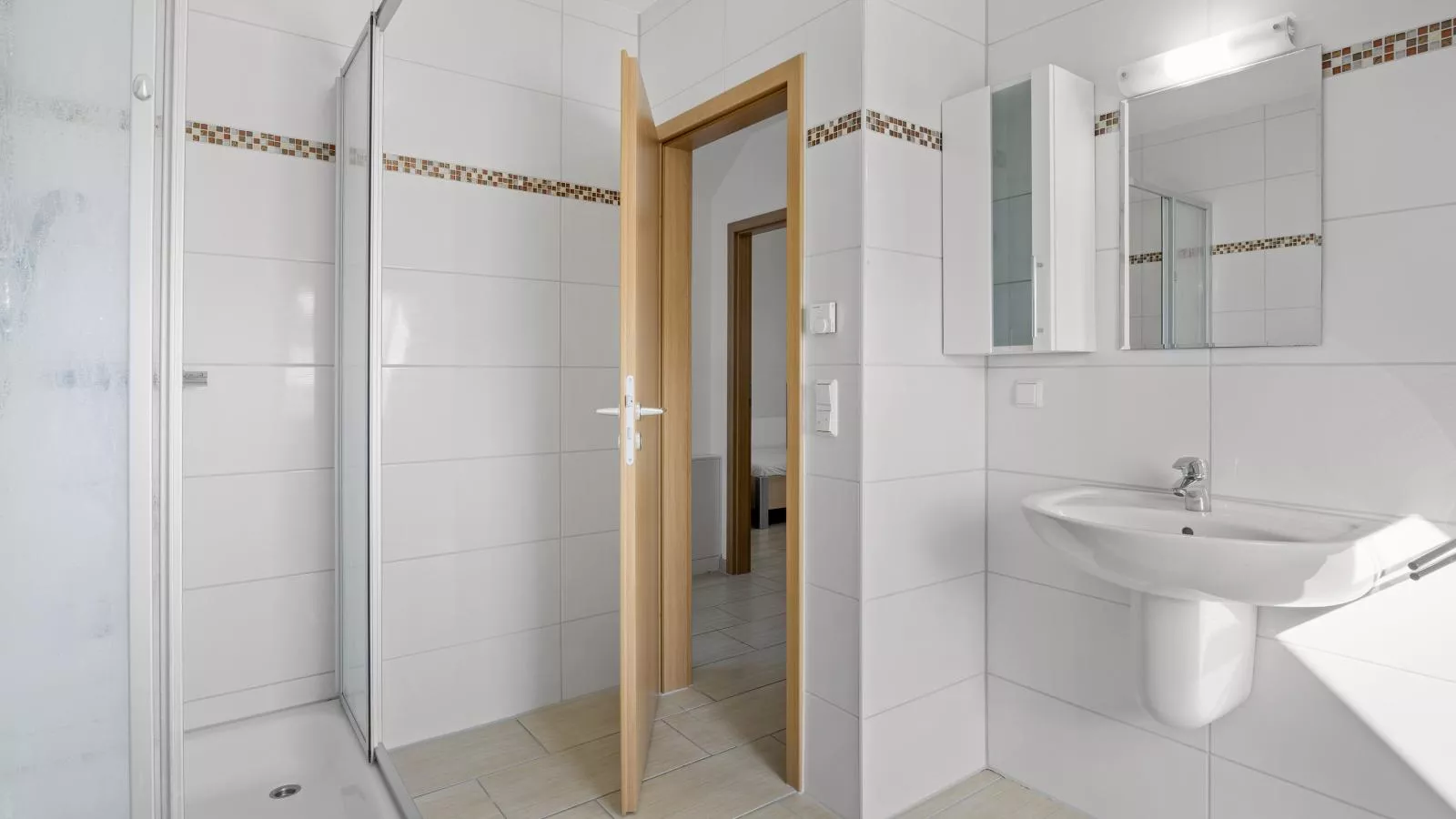 Windflüchter links mit Sauna-Badkamer