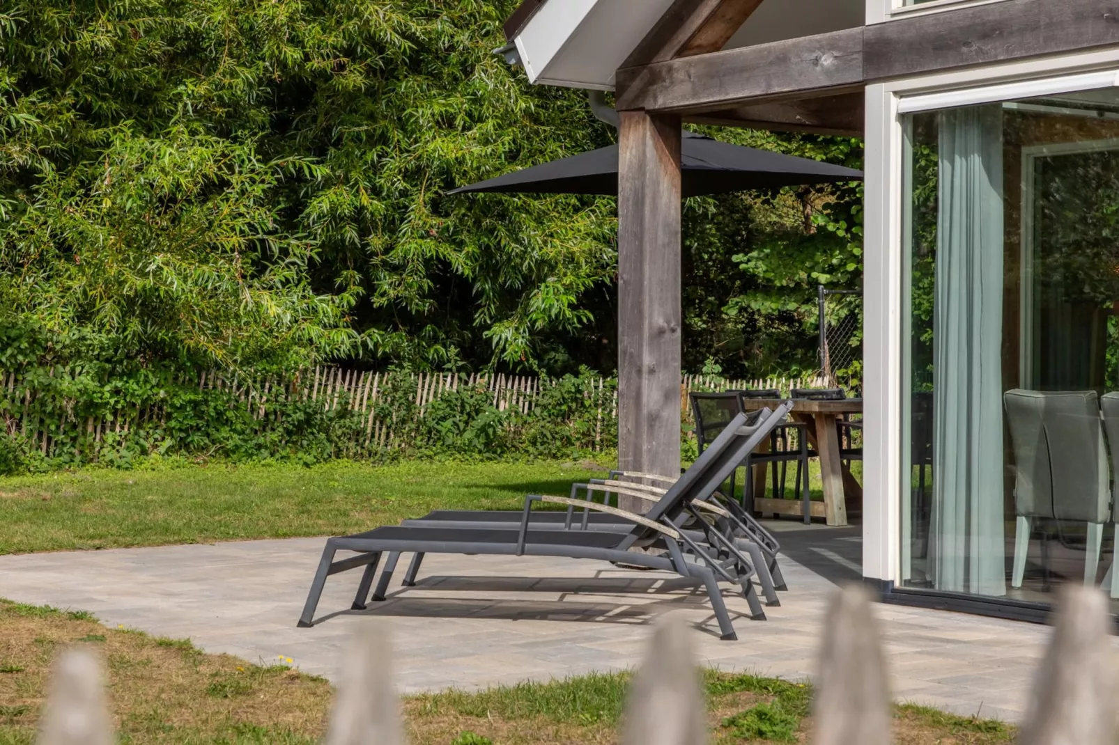 Zonnedorp 23 Zeeland Huis Renesse: Luxury Beach Holiday | Close to North Sea-Terrasbalkon