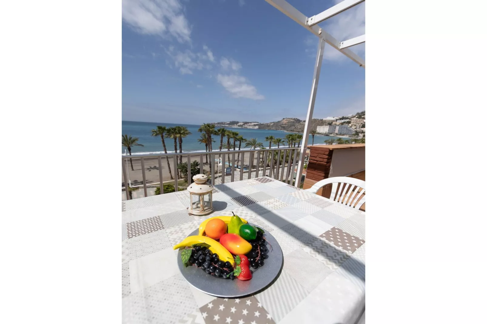 CT 383 GR - Faro's Almuñecar Beachfront for 4-Terrasbalkon