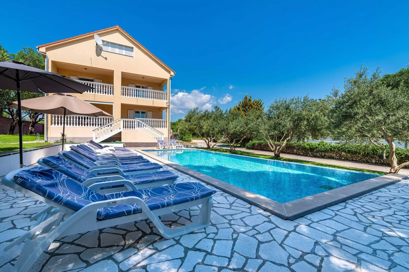 Momo´s Paradise-Buitenkant zomer