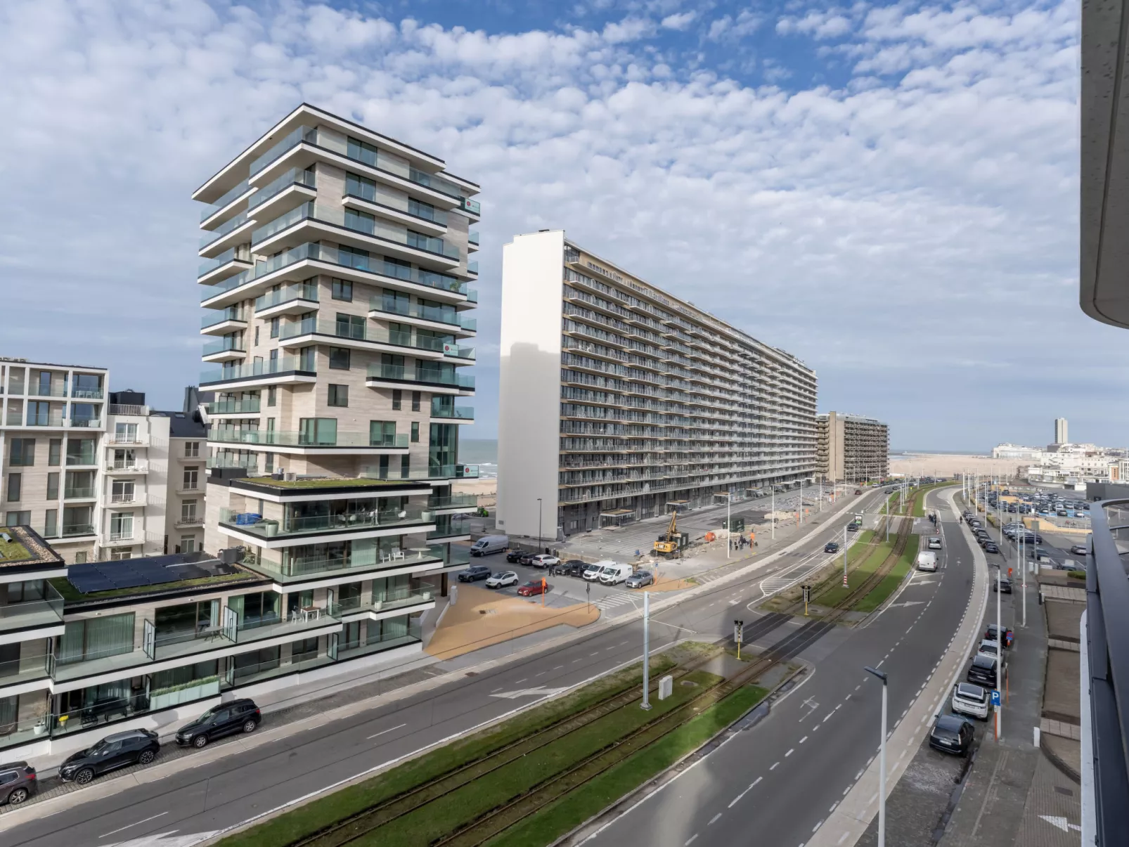 The Waves with parking-Buiten