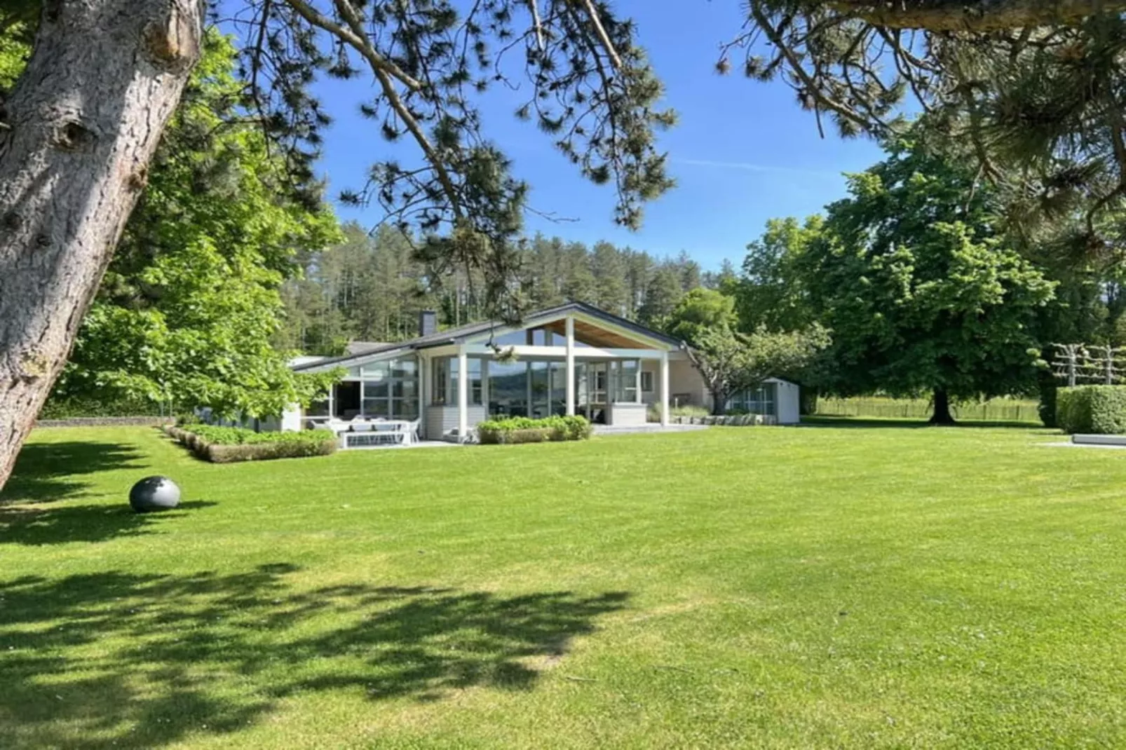 Les trois tilleuls-Tuinen zomer