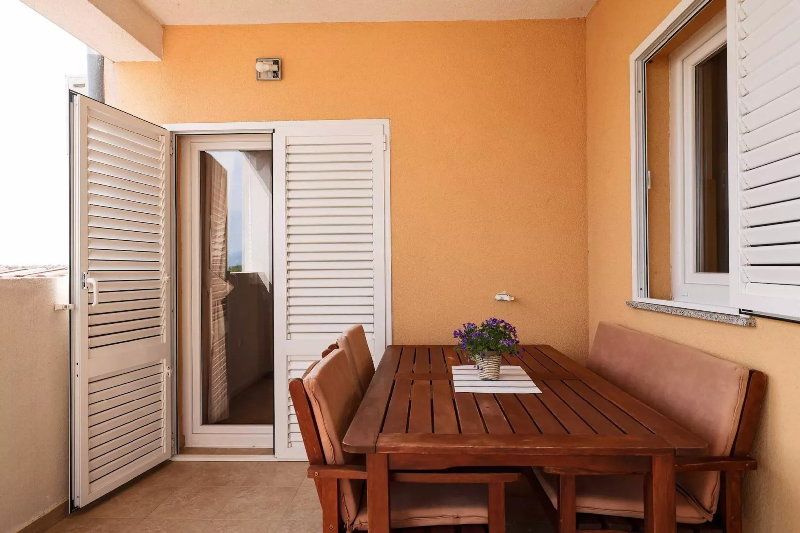 Holiday home Nekic-Eetkamer