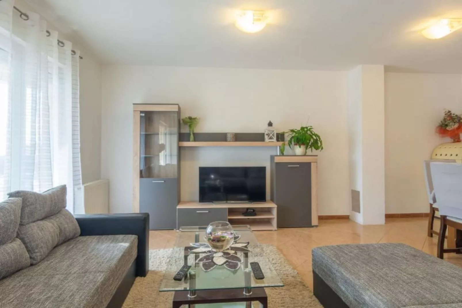 Holiday House BALEN with Swimming Pool - Six Bedroom Holiday House With Pool-Buitenlucht