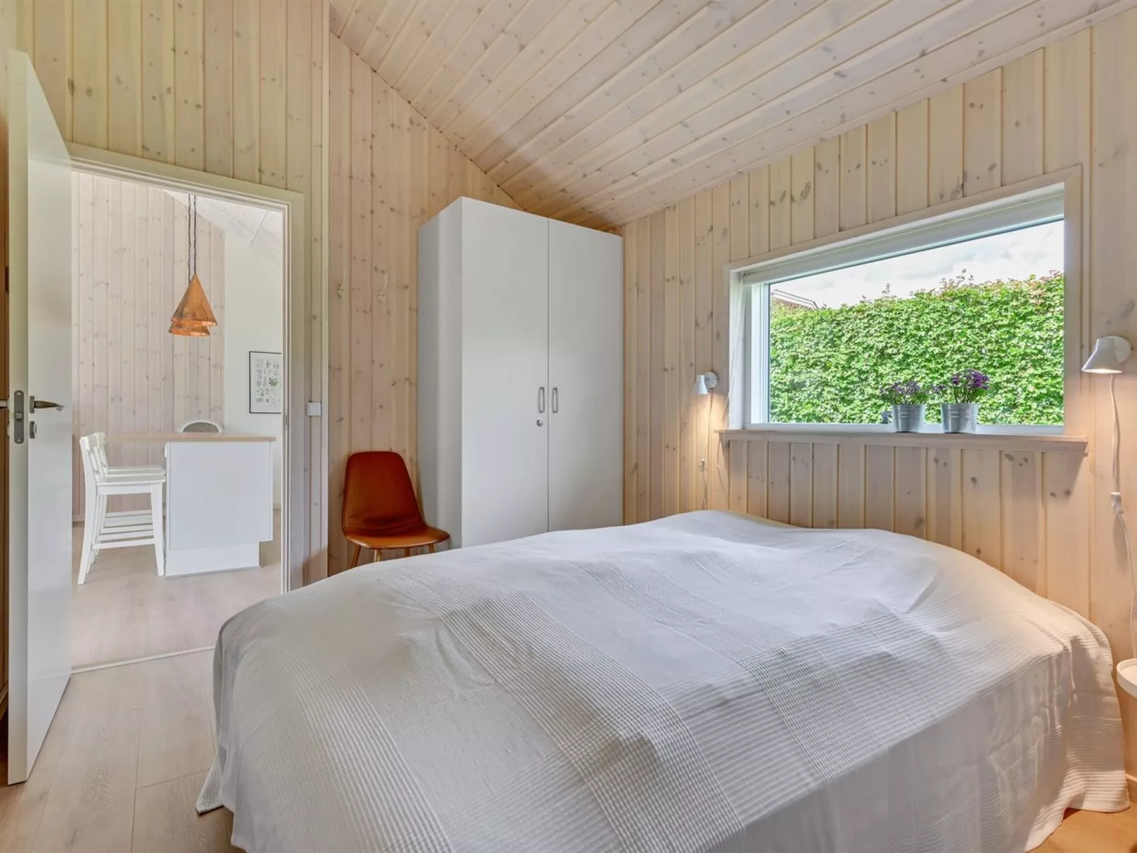 "Regni" - 300m to the fjord-Binnen