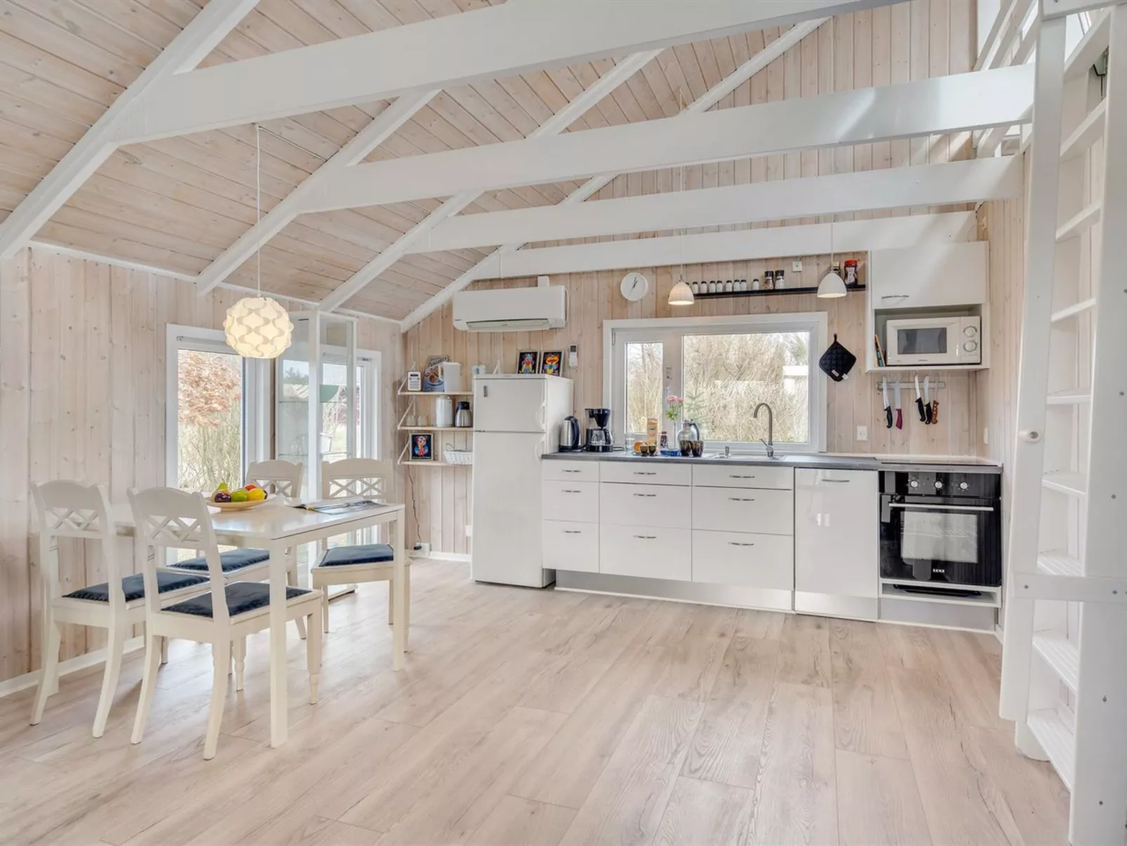 "Gudmundine" - 350m to the fjord-Binnen