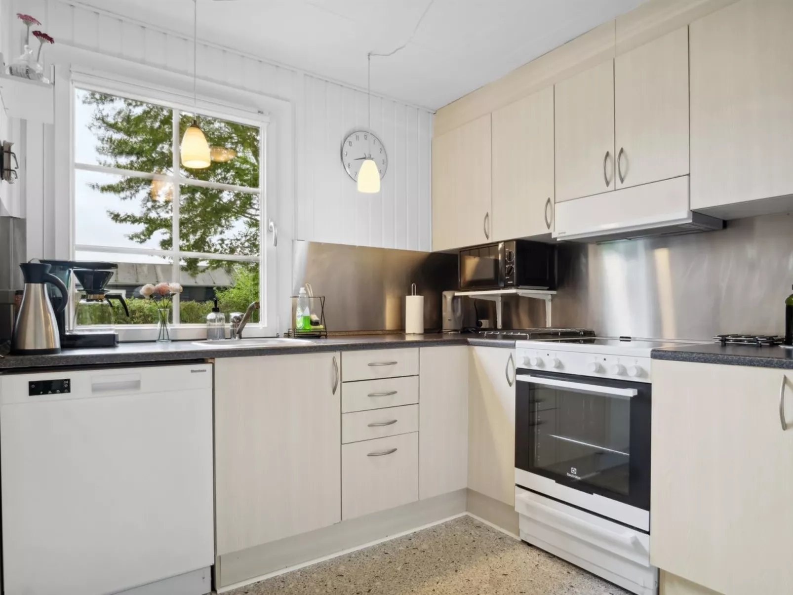 "Haralda" - 300m from the sea-Binnen