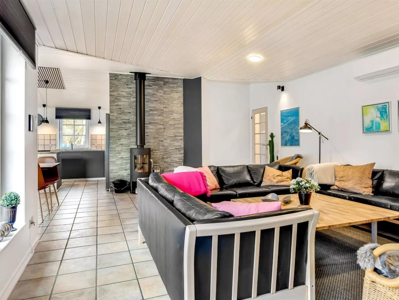 "Alfrida" - 1.5km from the sea-Binnen