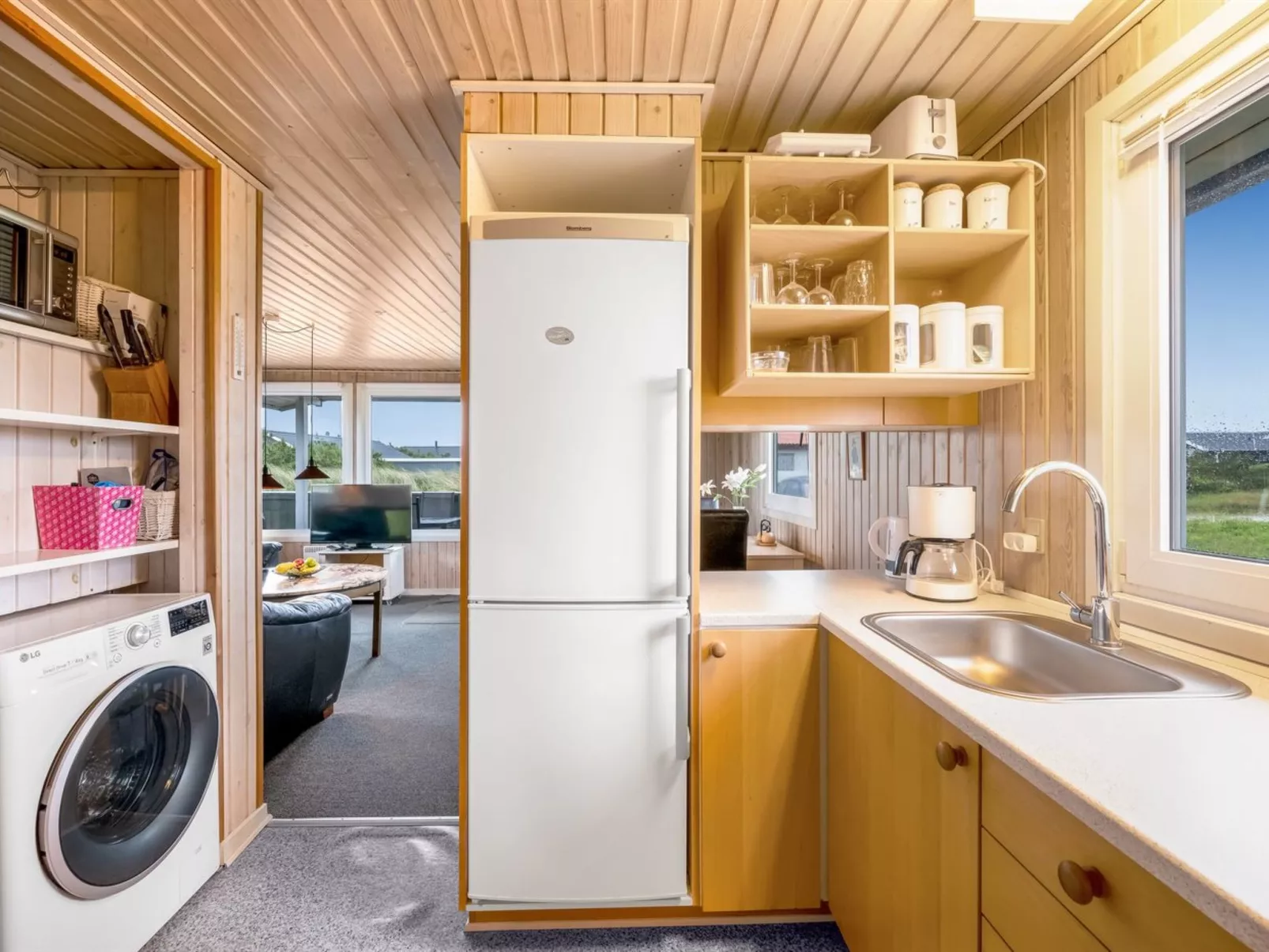 "Lambe" -  from the sea-Binnen