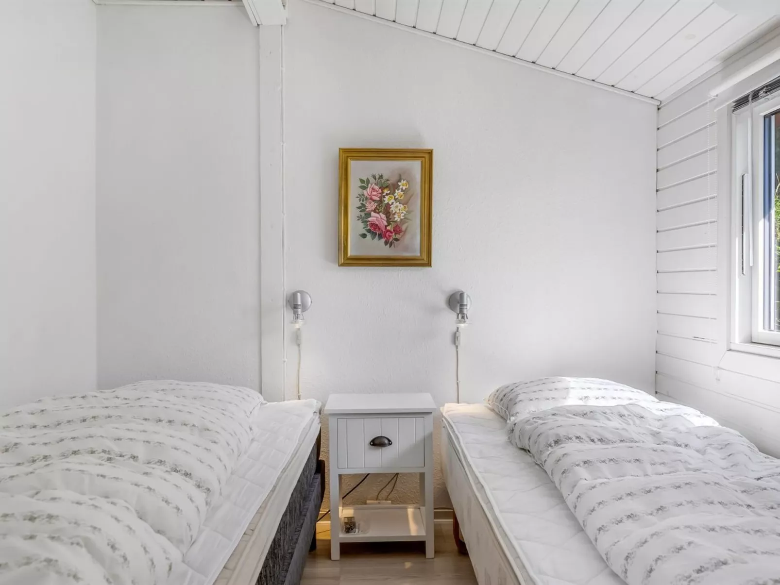 "Star" - 100m from the sea-Binnen