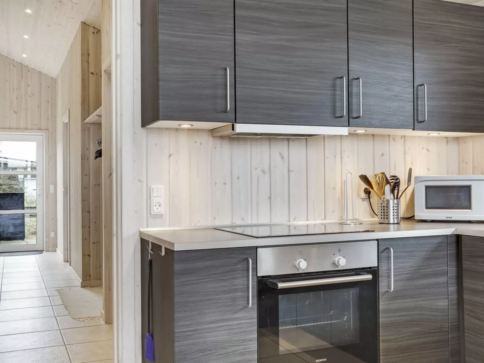 "Mavis" - 800m from the sea-Binnen