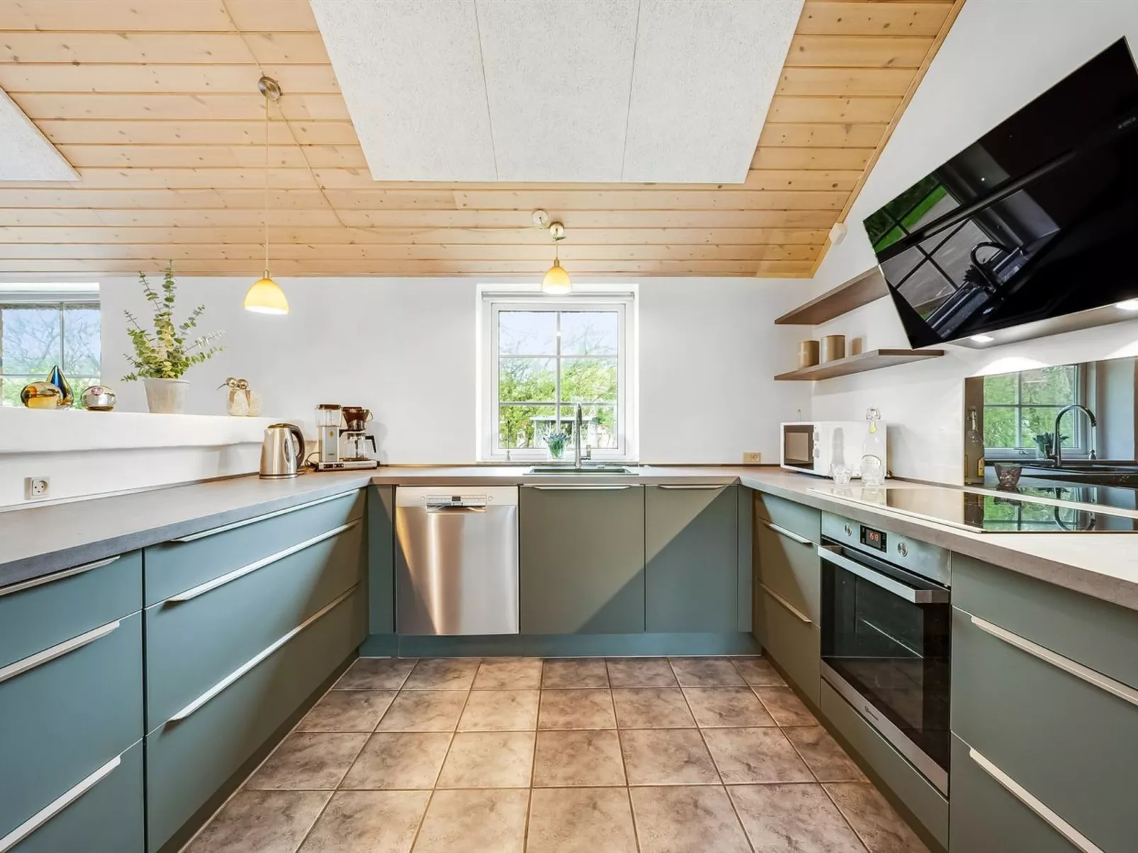 "Benthe" -  from the sea-Binnen