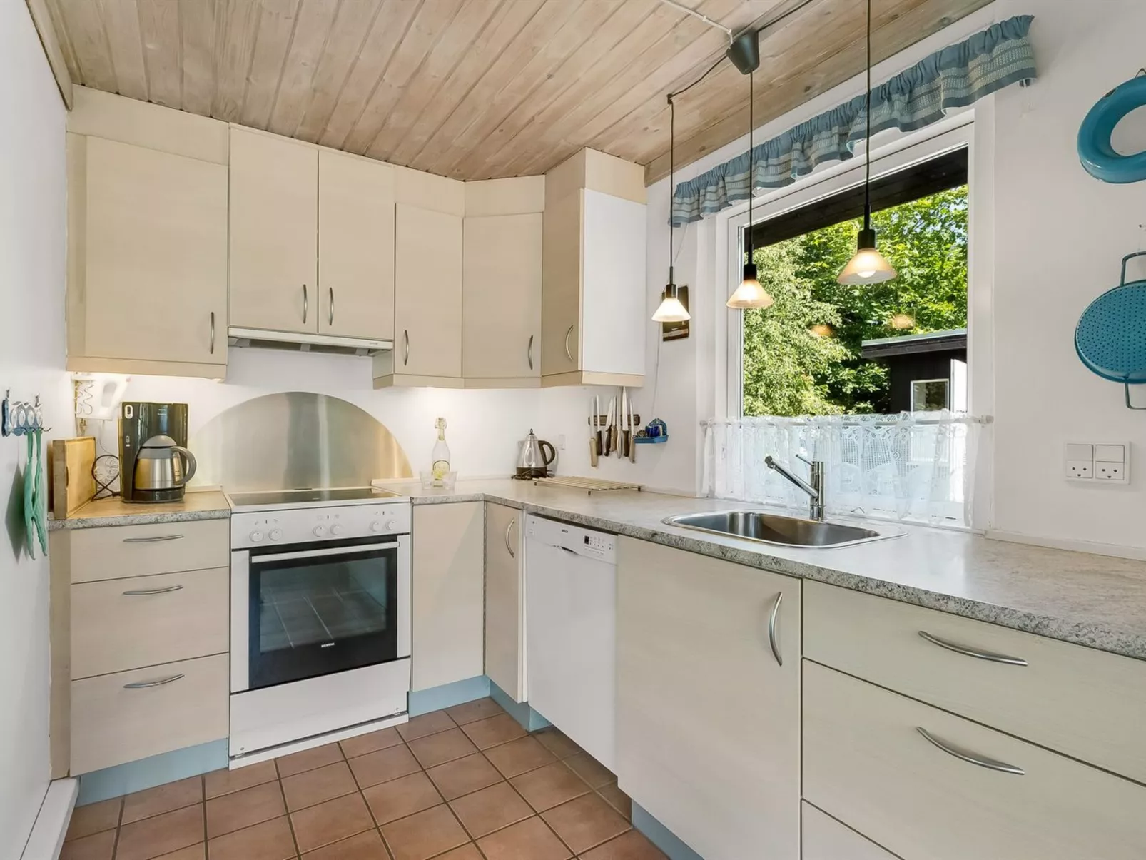 "Mirva" - 800m to the fjord-Binnen