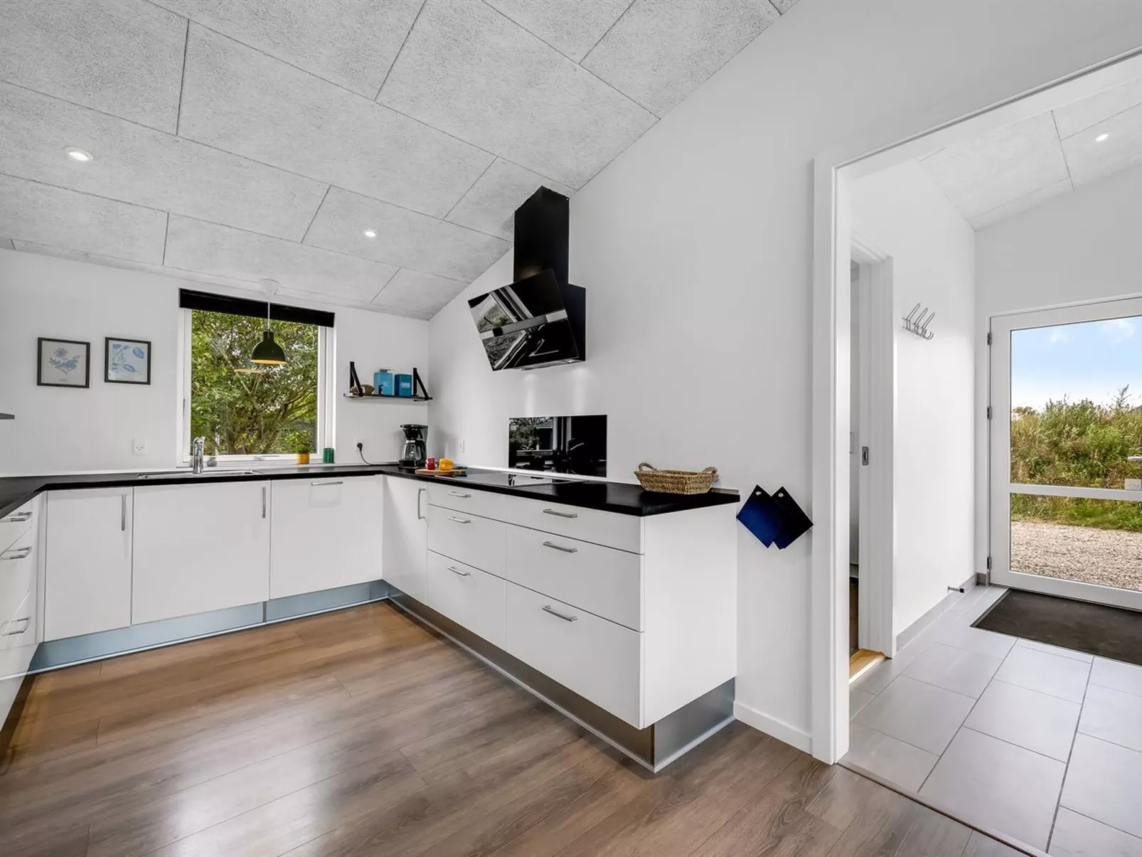 "Weike" - 950m to the fjord-Binnen