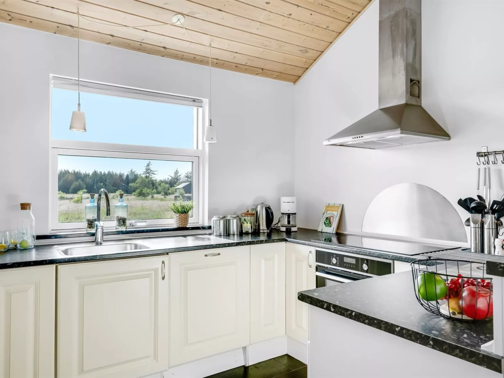 "Sulki" - 3.5km from the sea-Binnen