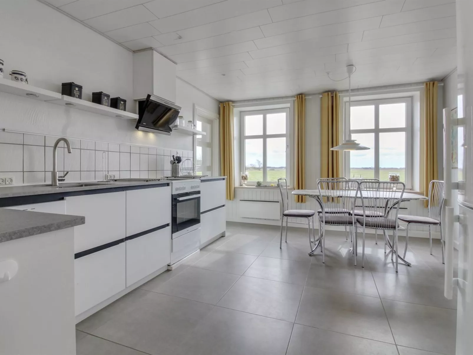 "Juuso" - 20km from the sea-Binnen