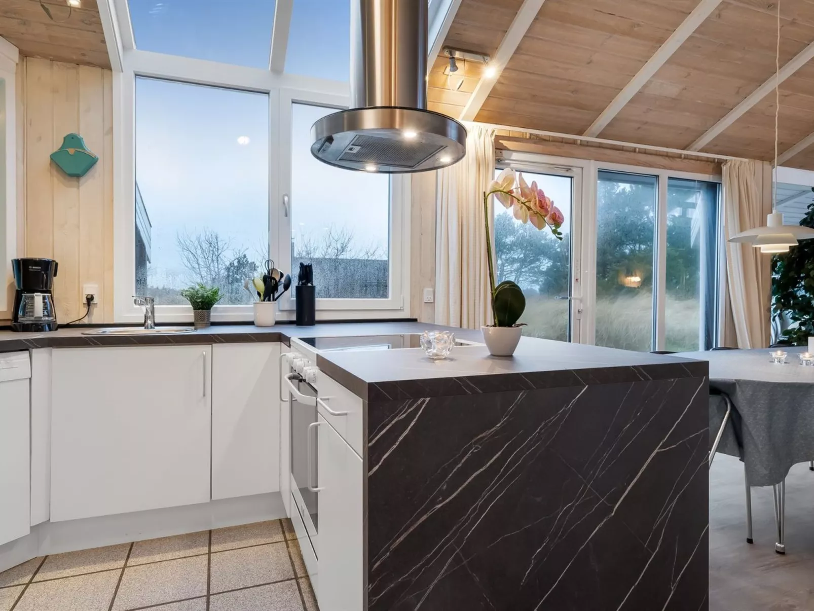 "Amadahy" - 950m from the sea-Binnen