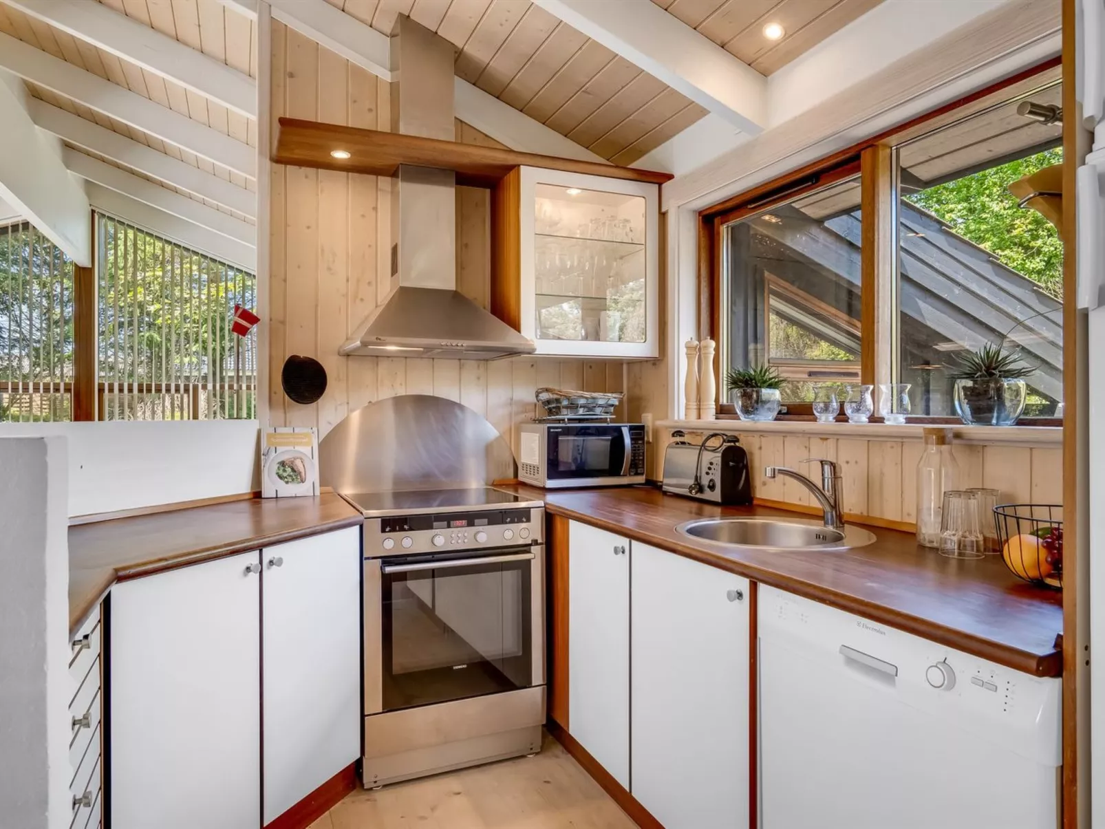 "Paulette" - 450m from the sea-Binnen