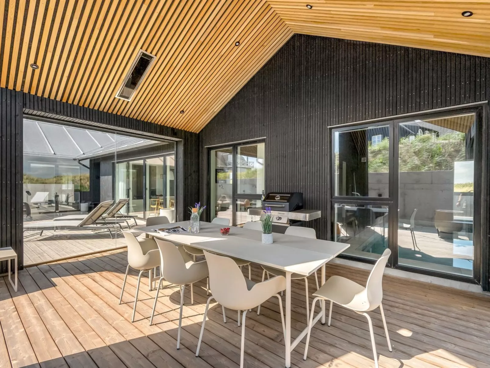 "Maximiliane" -  from the sea-Buiten