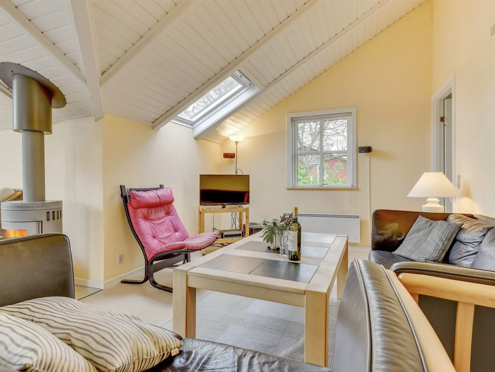 "Armund" - 300m from the sea-Binnen