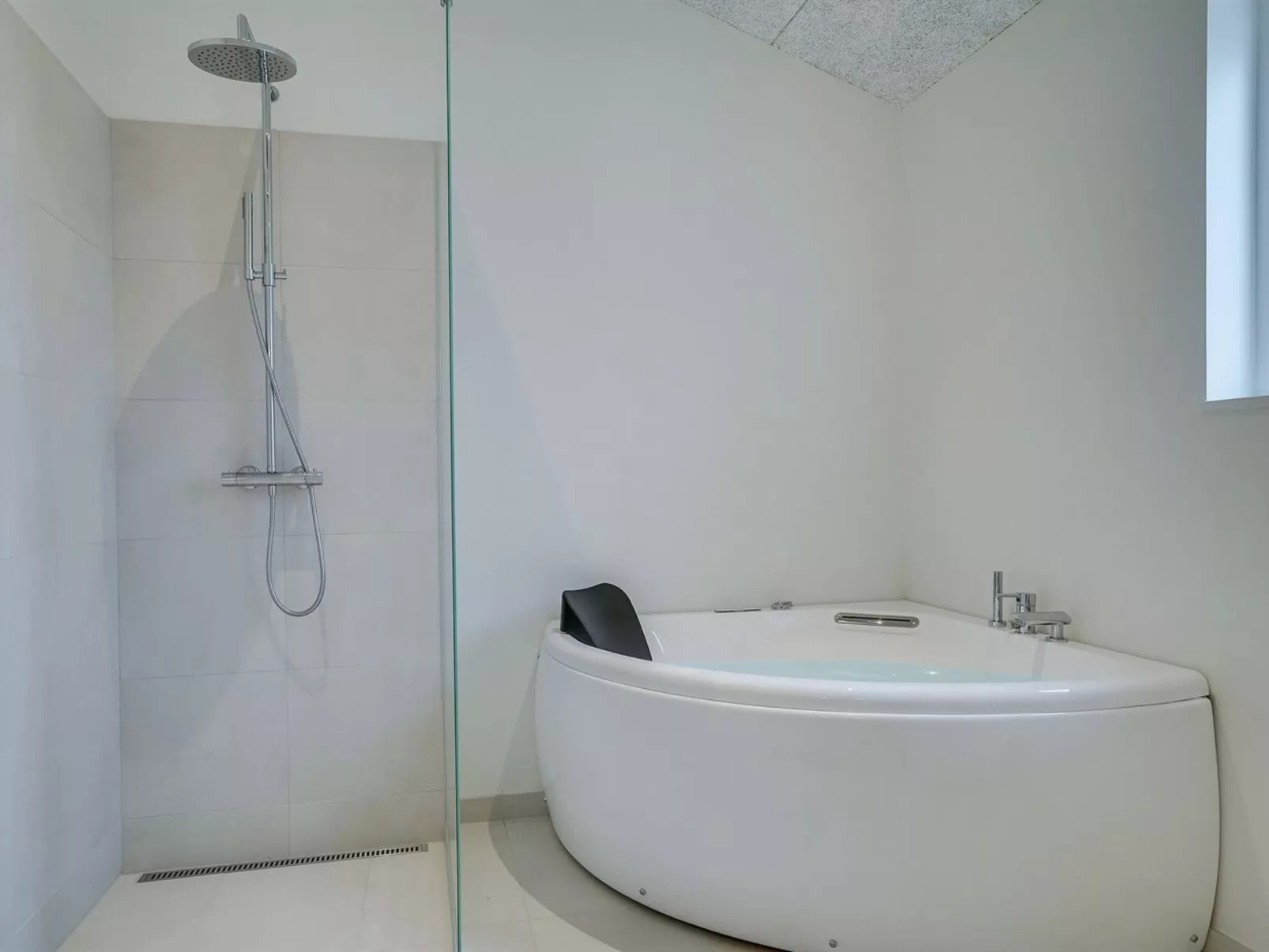 "Helli" - 650m from the sea-Binnen