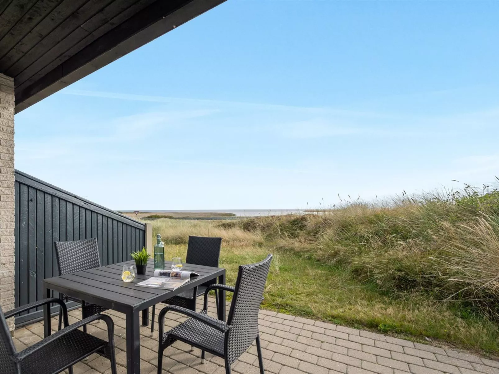 "Elizabeta" - 100m to the fjord-Buiten