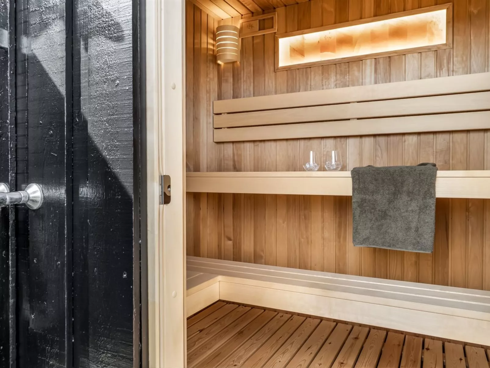 "Aatu" - 360m from the sea-Binnen