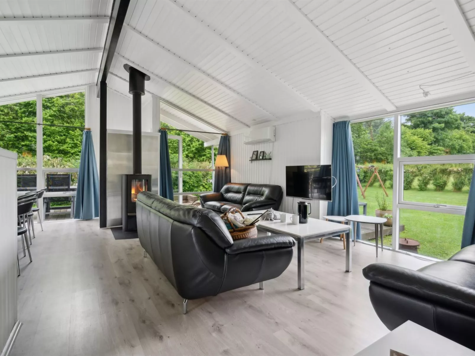 "Annica" - 150m from the sea-Binnen