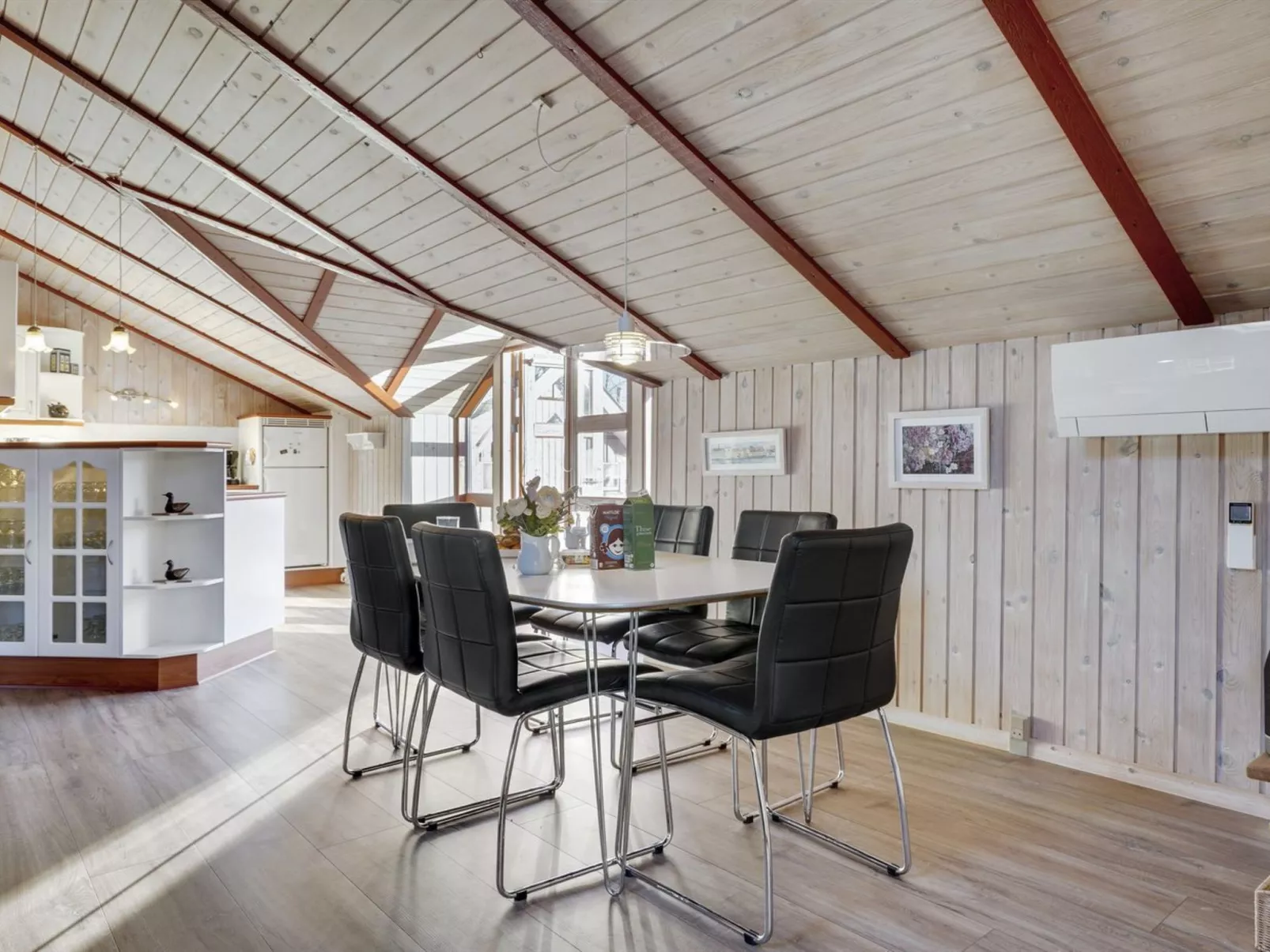 "Thurir" - 4km from the sea-Binnen