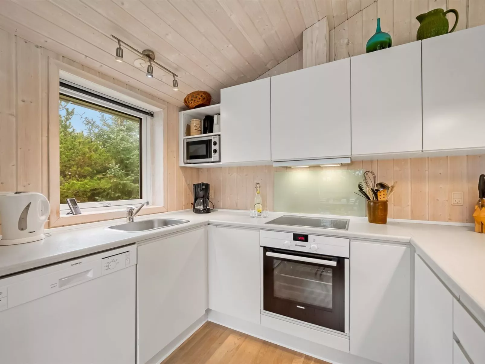 "Helen" - 500m to the fjord-Binnen