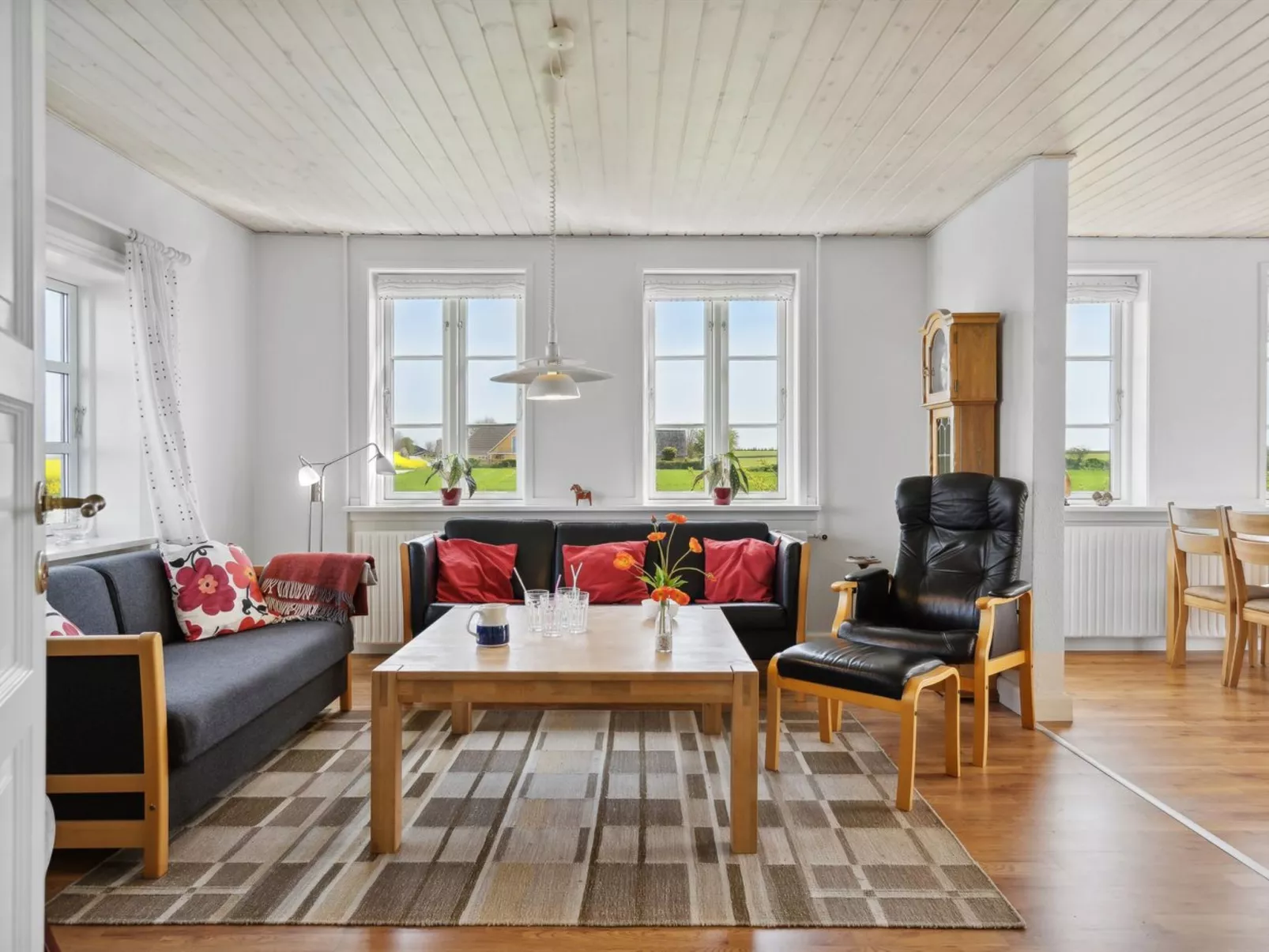 "Store" - 700m from the sea-Binnen