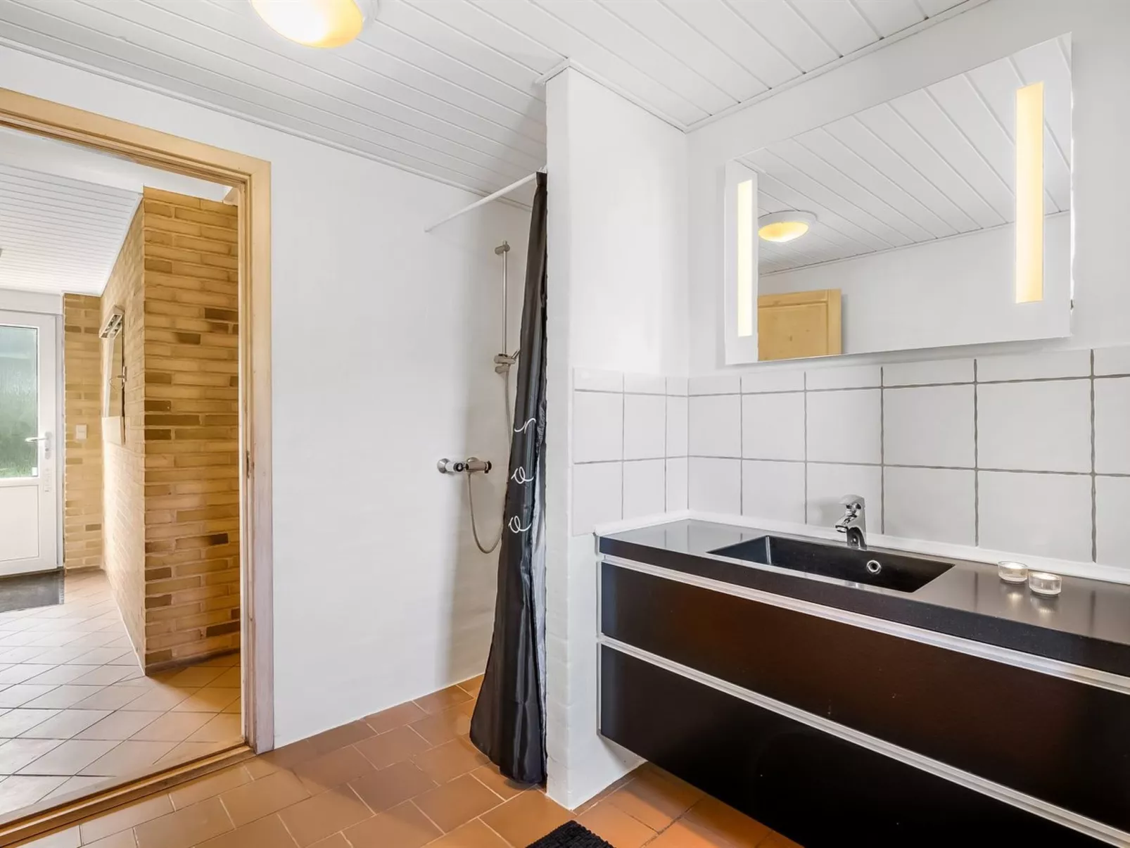 "Ewy" - 300m from the sea-Binnen