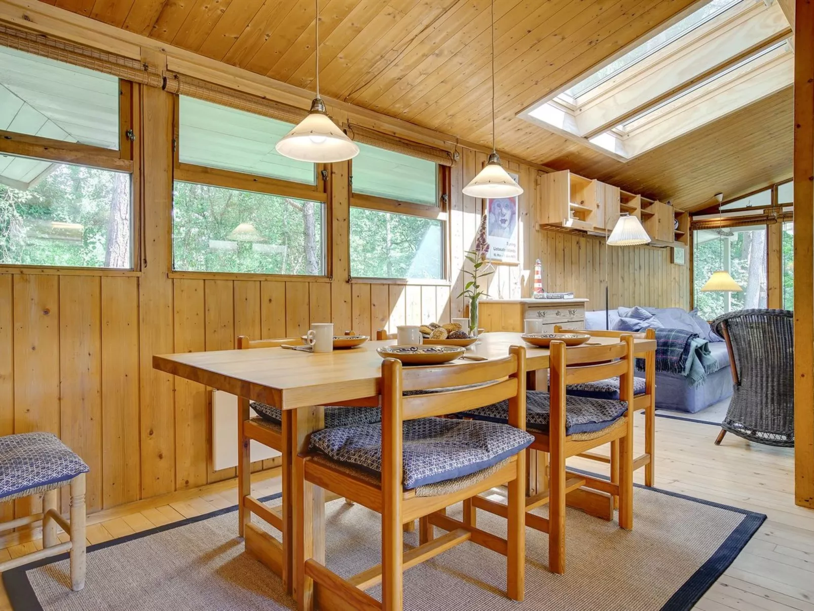 "Myrra" - 10m from the sea-Binnen