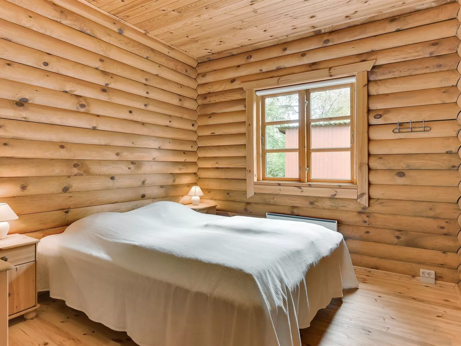 "Frederica" - 30km from the sea-Binnen