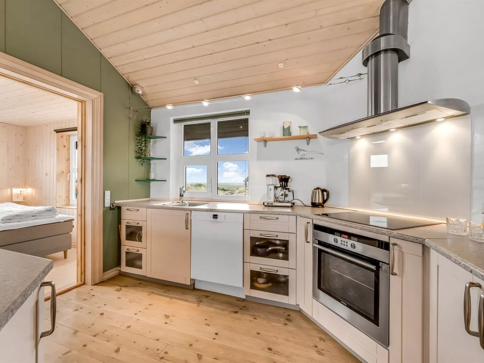 "Tahnee" - 450m from the sea-Binnen