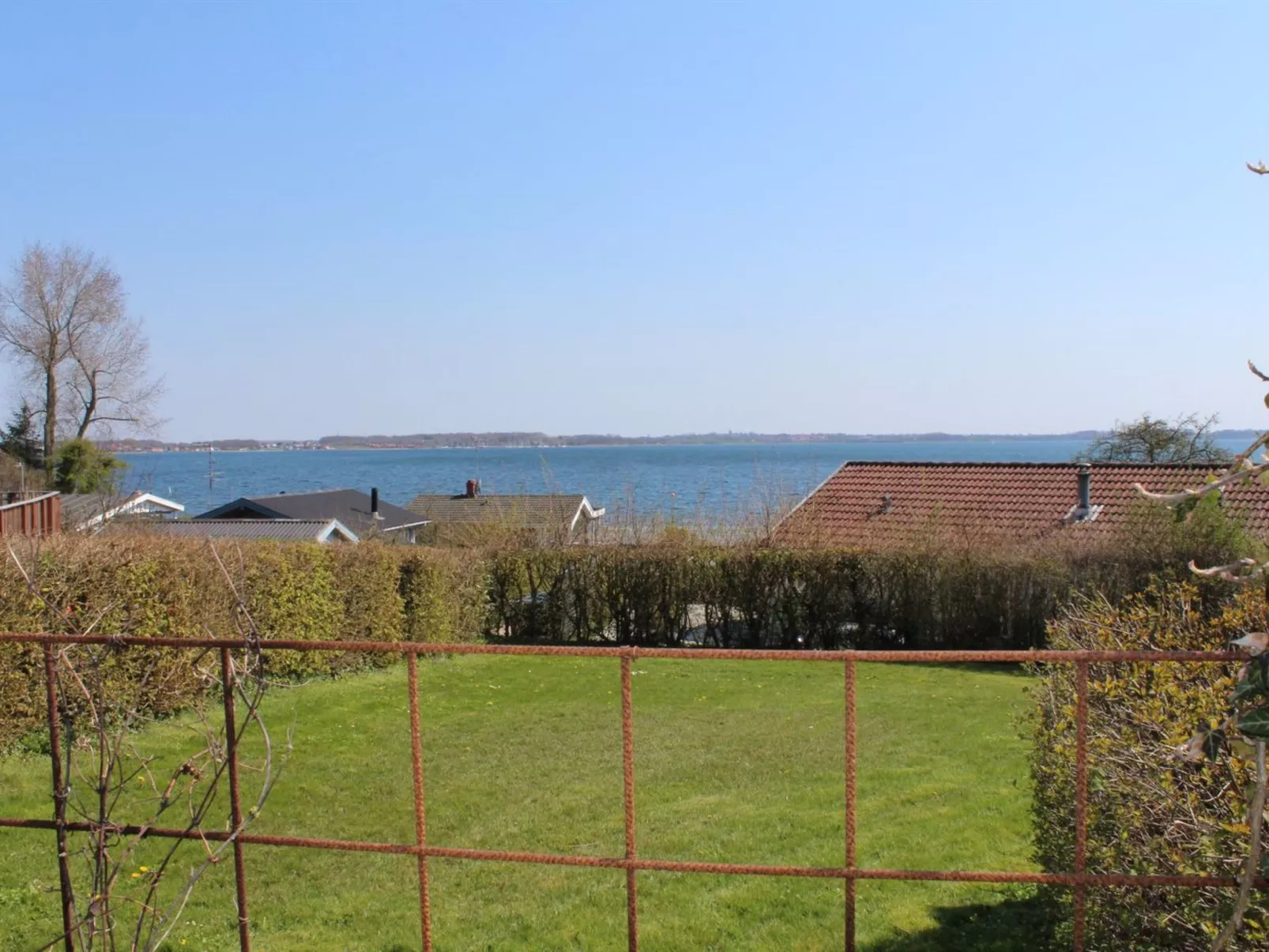 "Tekla" - 70m to the fjord-Buiten