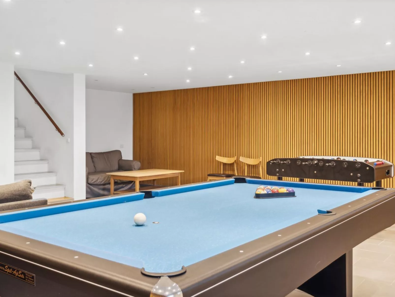 "Bjarka" - 700m from the sea-Binnen