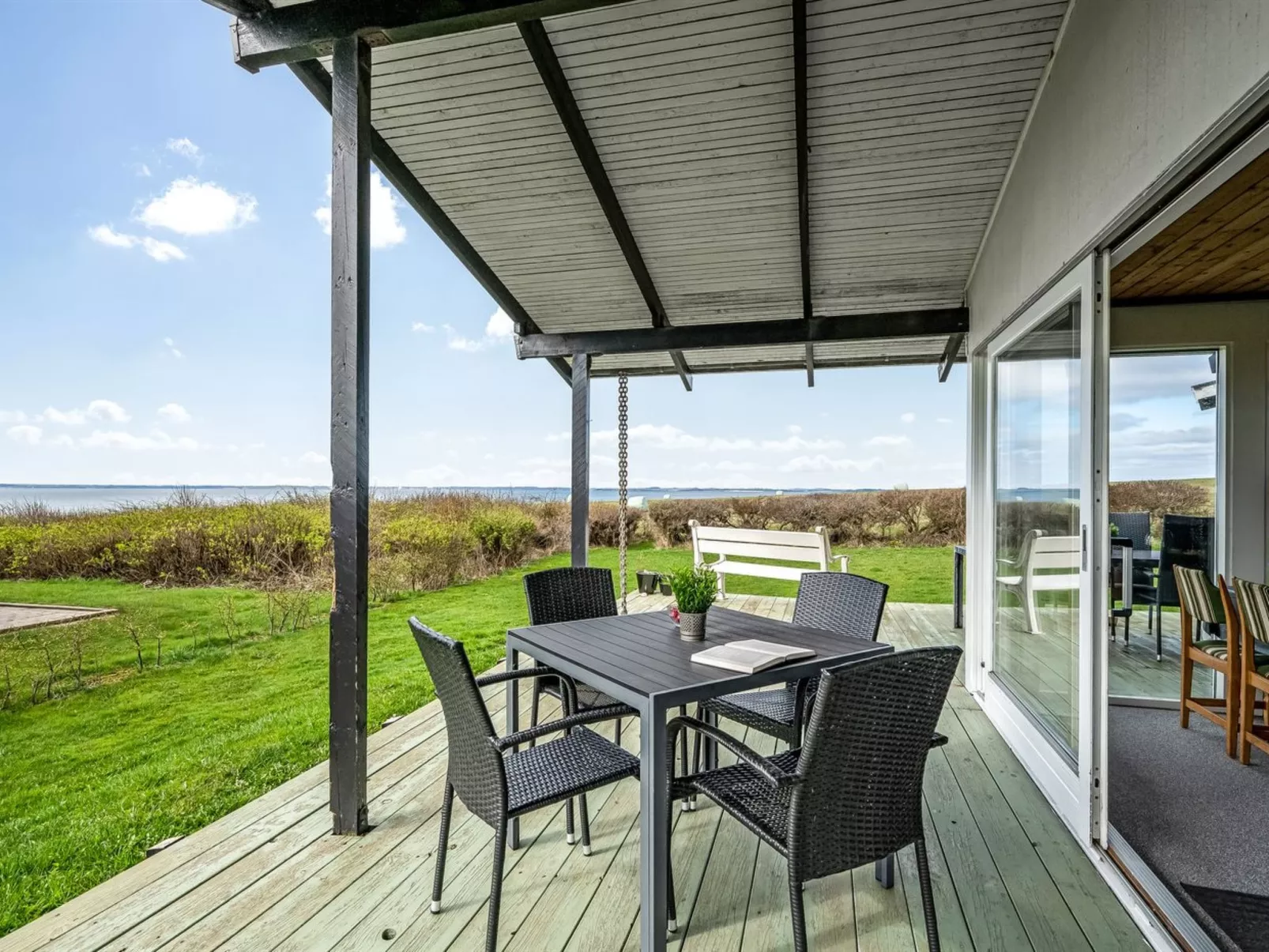 "Kirsa" - 200m to the fjord-Buiten